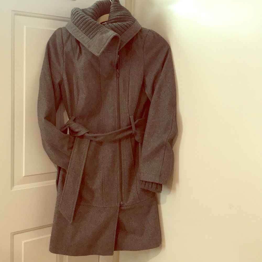 Belted wool-blend coat w/ knit-textured collar
